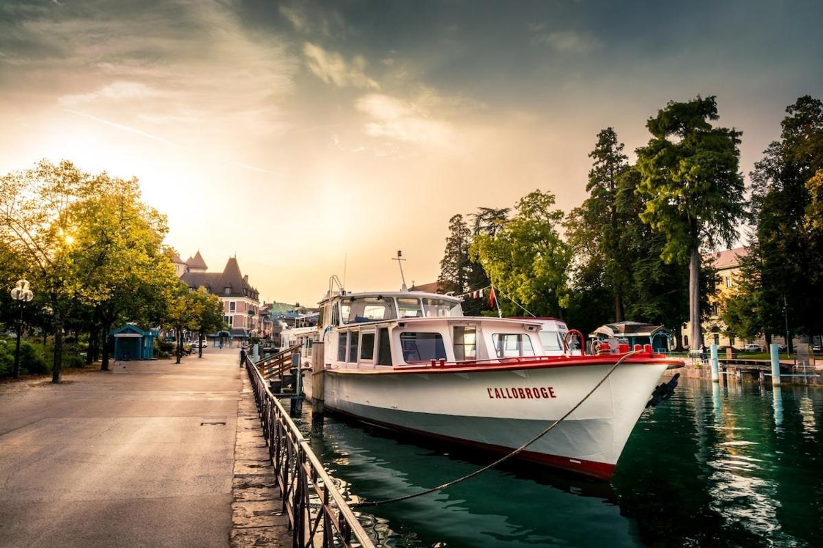Golden Beach Parking Proche Du Lac Annecy Buitenkant foto